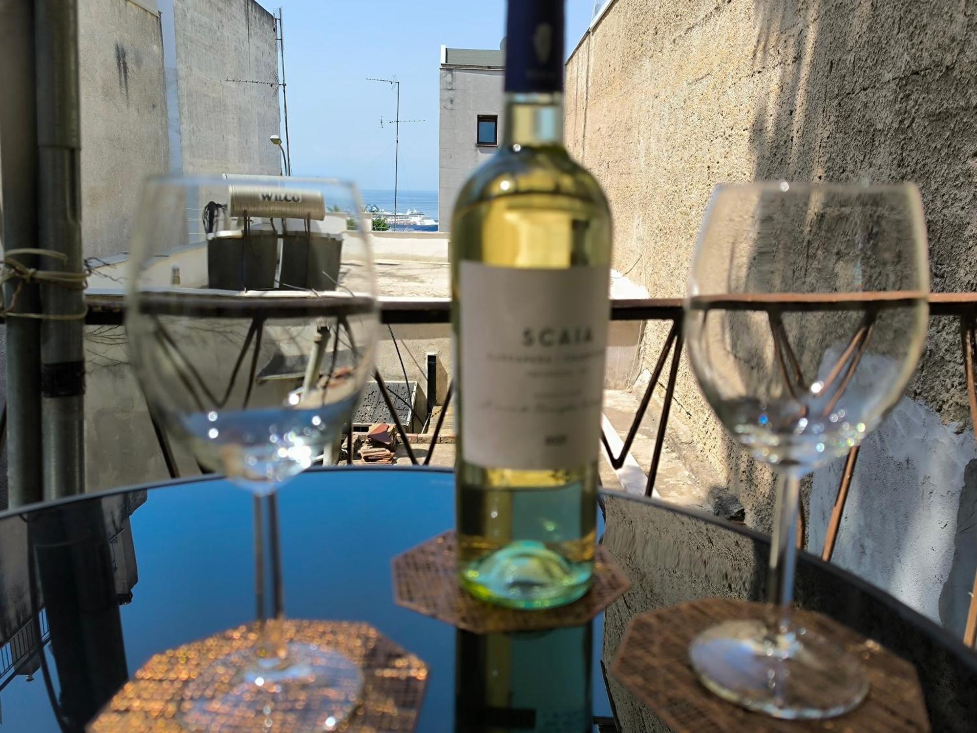 Port View, Veranda, 80 Sqm, Spacious Place For 6 Salonicco Esterno foto
