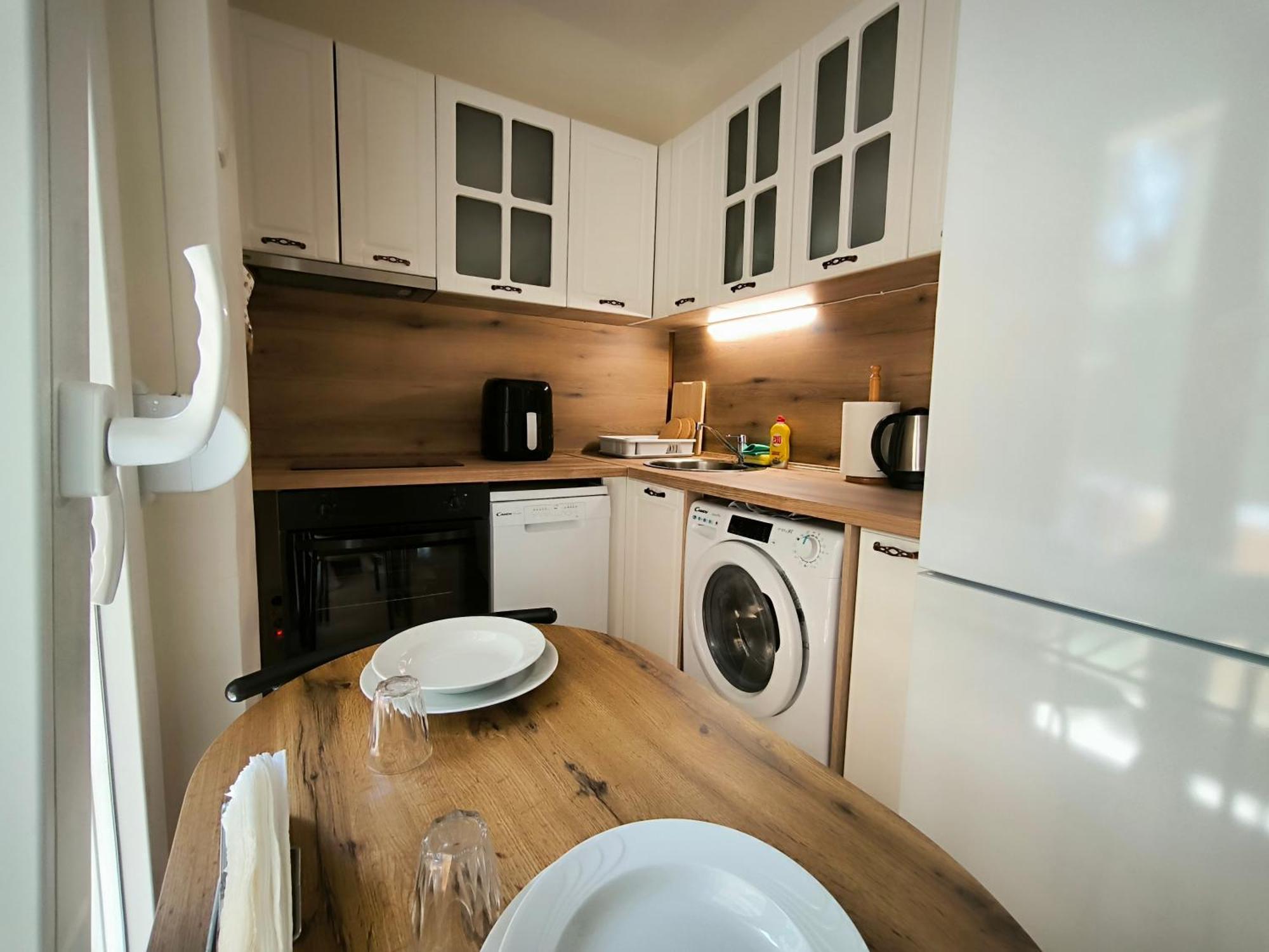 Port View, Veranda, 80 Sqm, Spacious Place For 6 Salonicco Esterno foto