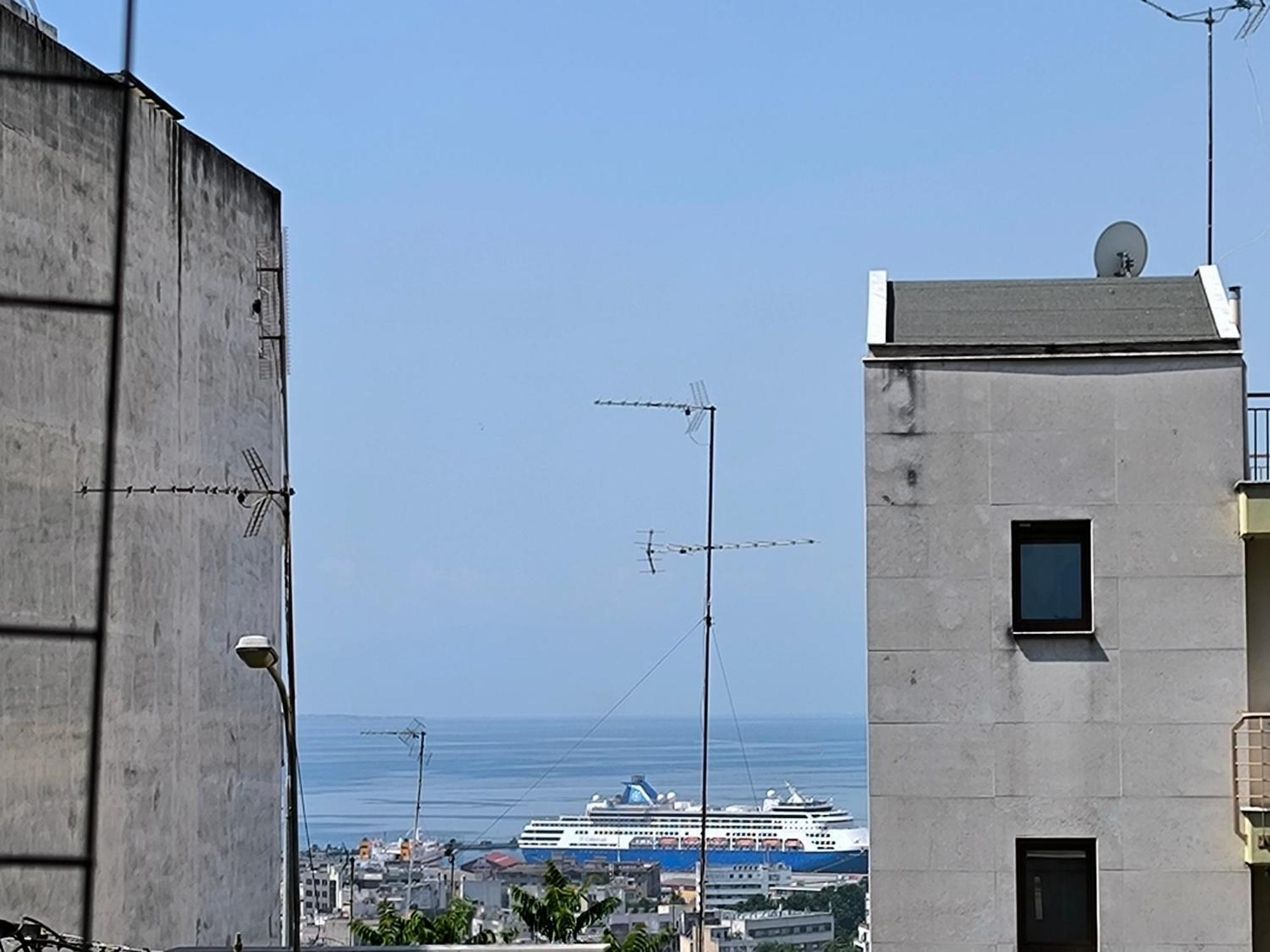 Port View, Veranda, 80 Sqm, Spacious Place For 6 Salonicco Esterno foto